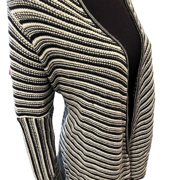 Beautiful and cozy waterfall cardigan - Picture 2 of 5